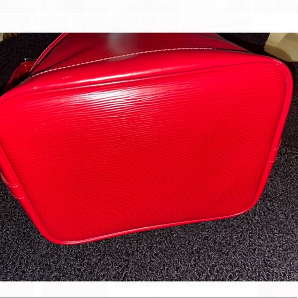 Red Louis Vuitton bucket bag - Picture 7 of 8